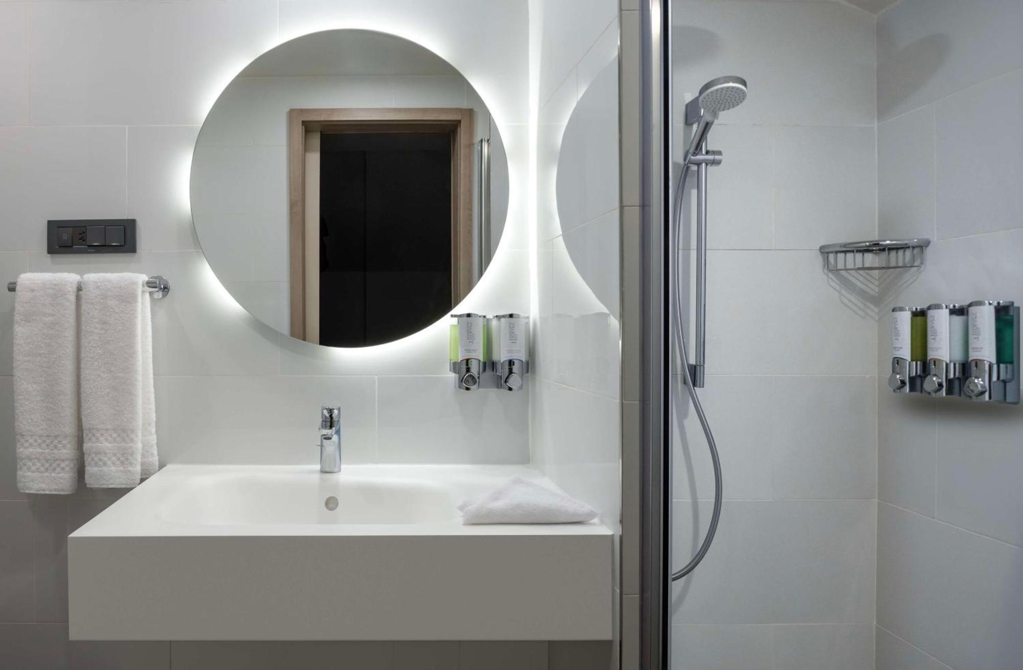 Hampton By Hilton Istanbul Merter Luaran gambar